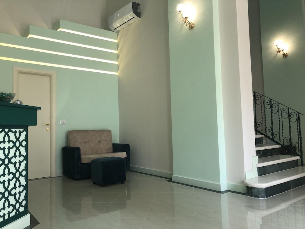 Veliera 4*